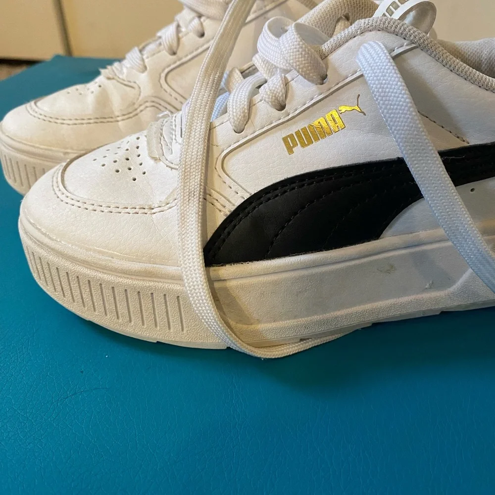 white and black sneakers puma shoes excellent condition running gym shoes - Picture 3 of 8